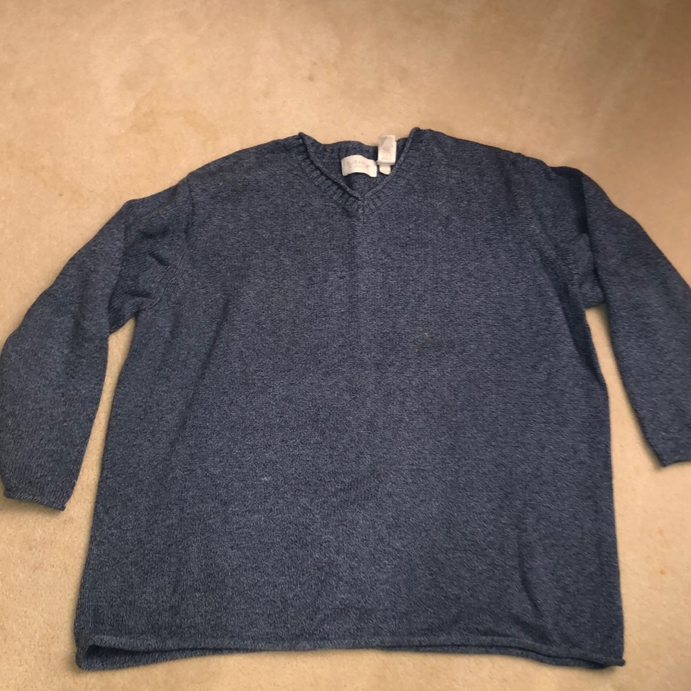 Blue plus size 3/4 sleeve sweater.